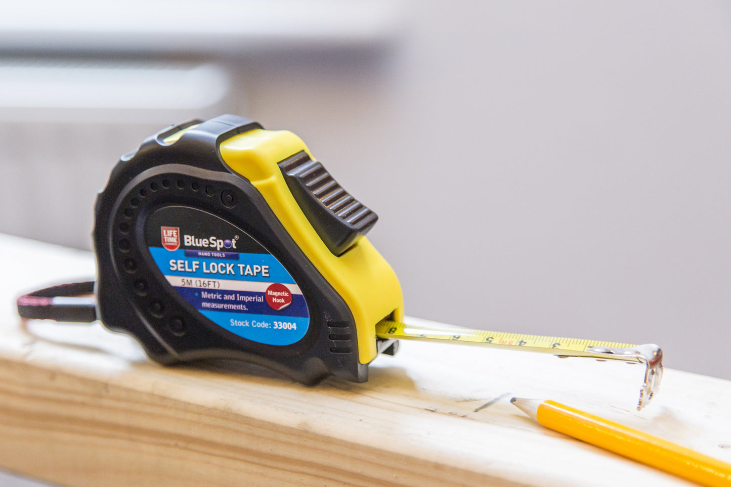 BlueSpot 5m (16ft) Soft Grip Self-Lock Tape Measure 33004