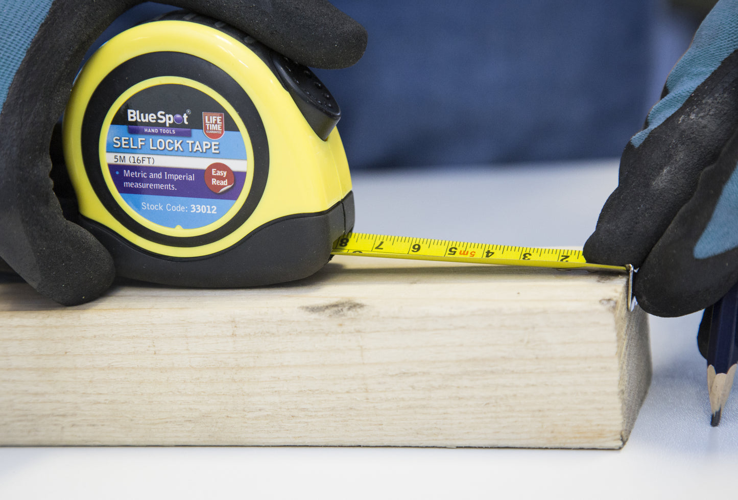 BlueSpot 5m (16ft) Soft Grip Self-Lock Tape Measure 33012