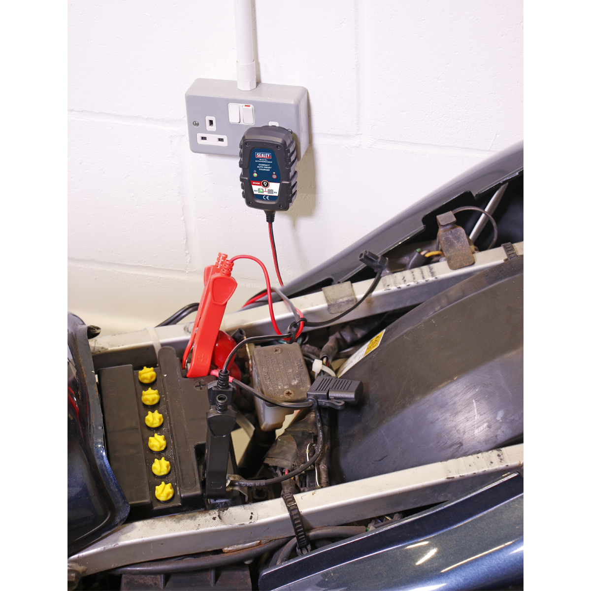 Sealey 1A 6/12V Compact Smart Trickle Charger AUTOCHARGE100HF