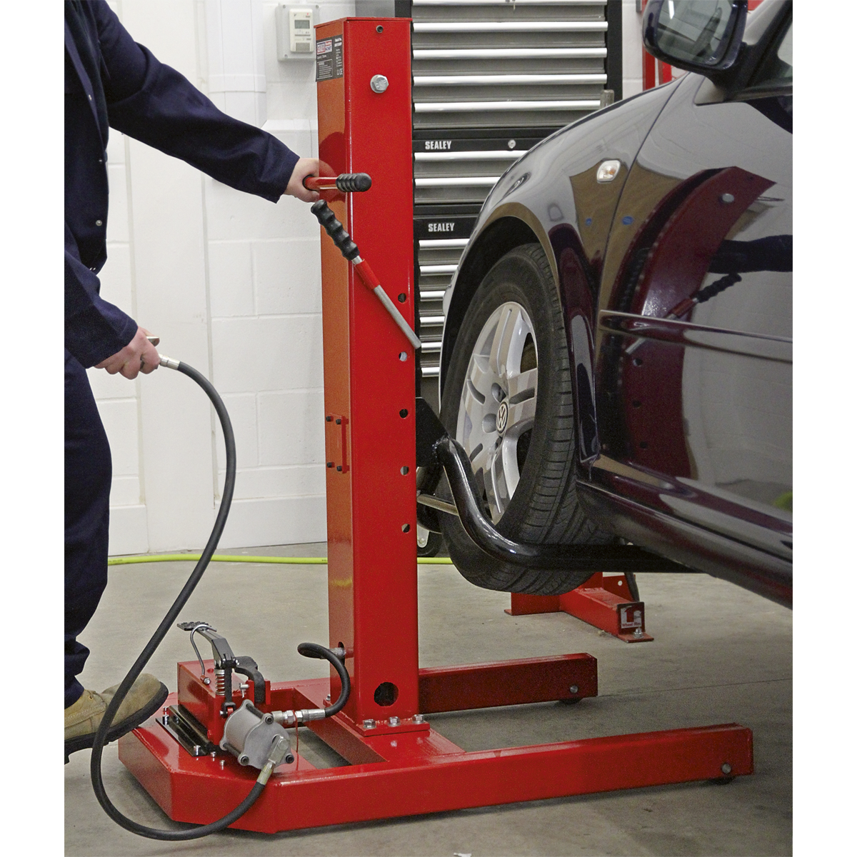 Sealey 1.5tonne Air/Hydraulic Vehicle Lift with Foot Pedal AVR1500FP