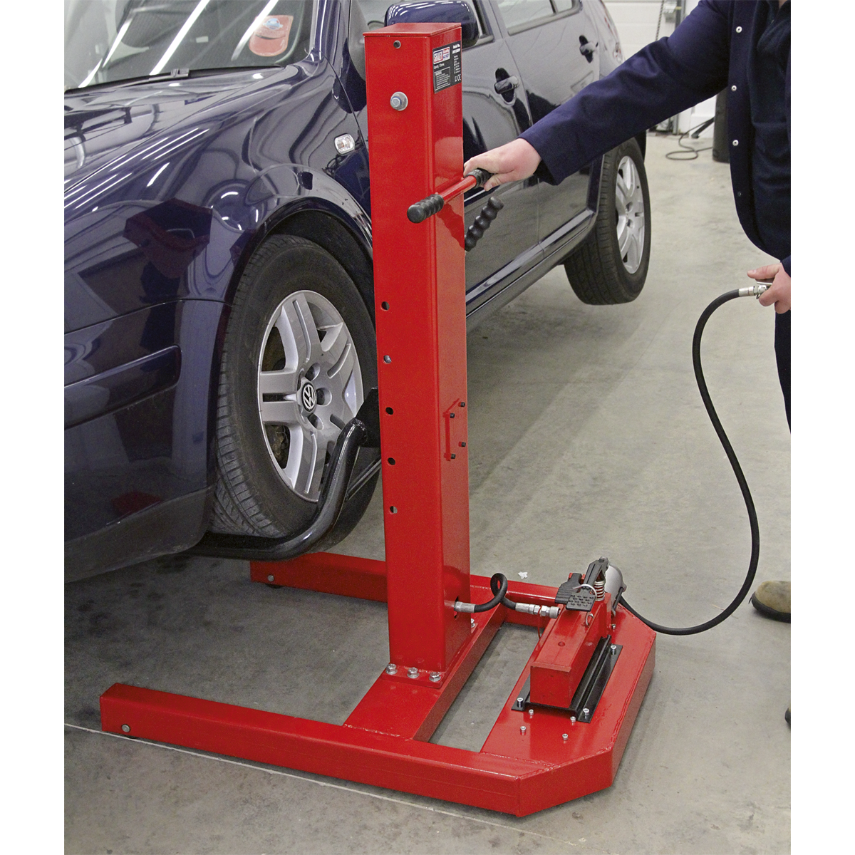Sealey 1.5tonne Air/Hydraulic Vehicle Lift with Foot Pedal AVR1500FP