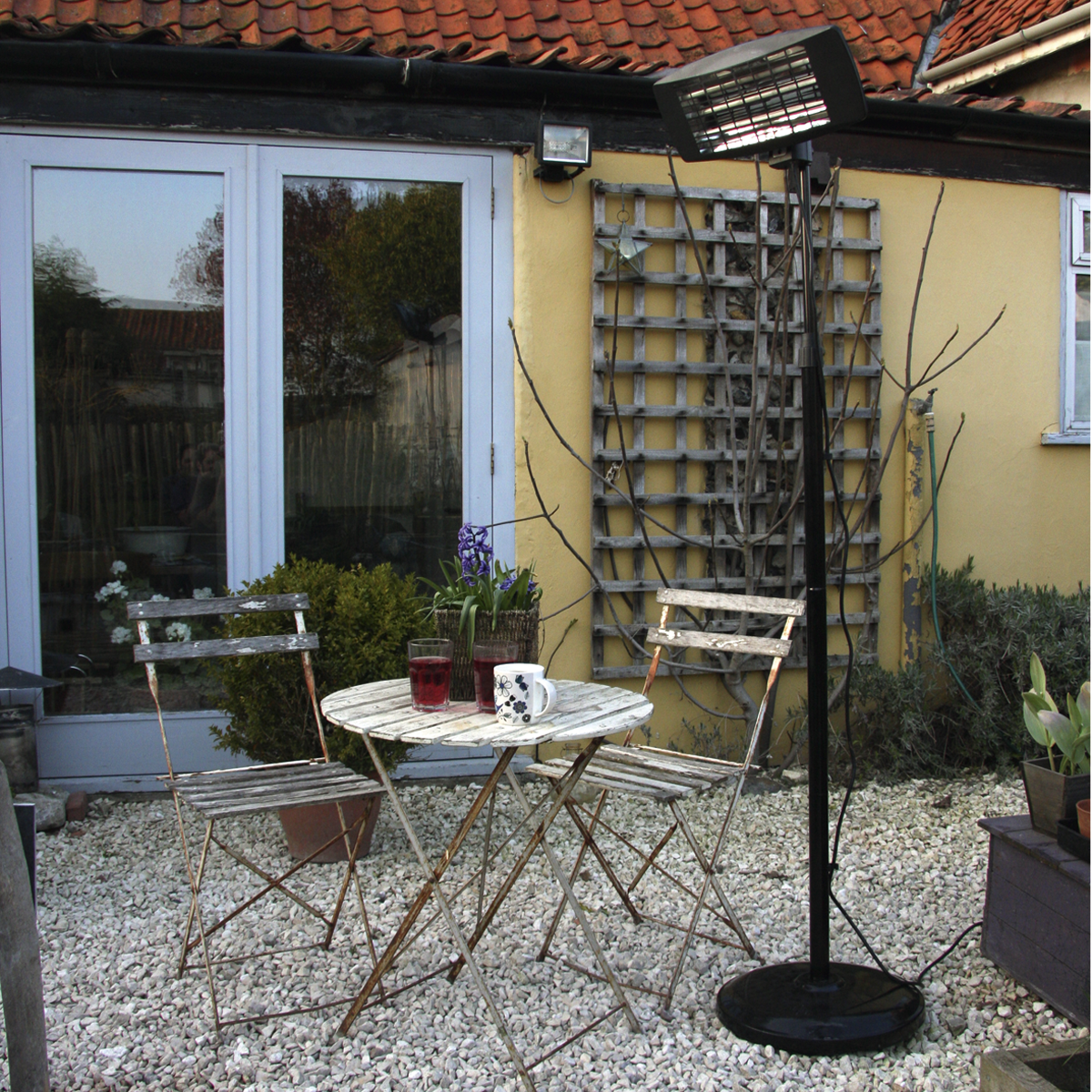 Sealey 2000W High Efficiency Infrared Quartz Patio Heater with Telescopic Floor Stand IFSH2003