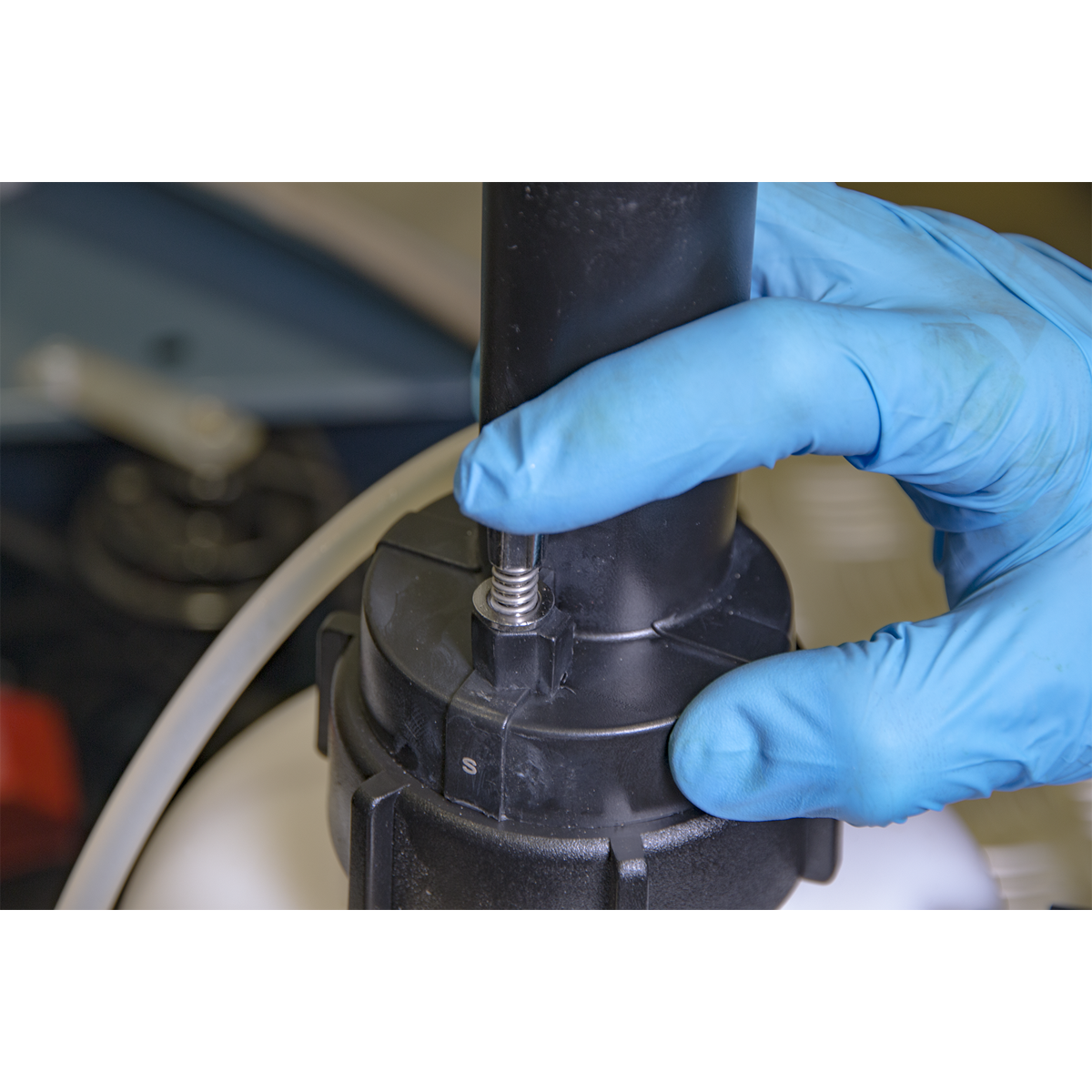Sealey 2.5L Brake & Clutch Bleeding System VS820