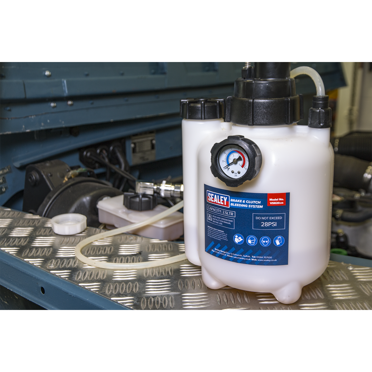 Sealey 2.5L Brake & Clutch Bleeding System VS820