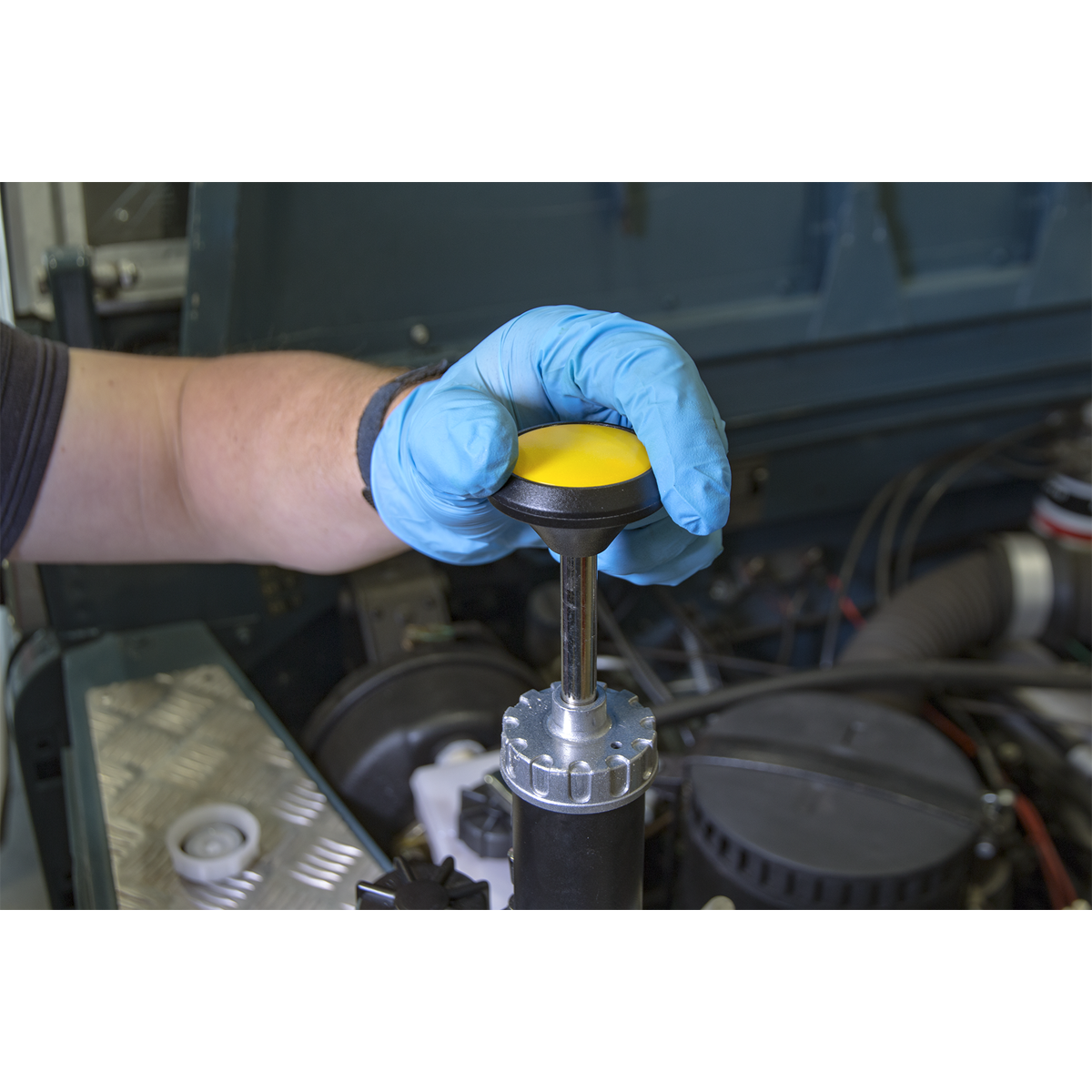 Sealey 2.5L Brake & Clutch Bleeding System VS820