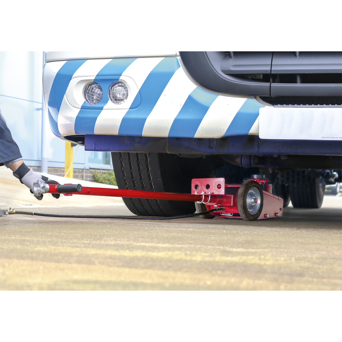 Sealey 20tonne Air Operated Trolley Jack - Single Stage YAJ20B