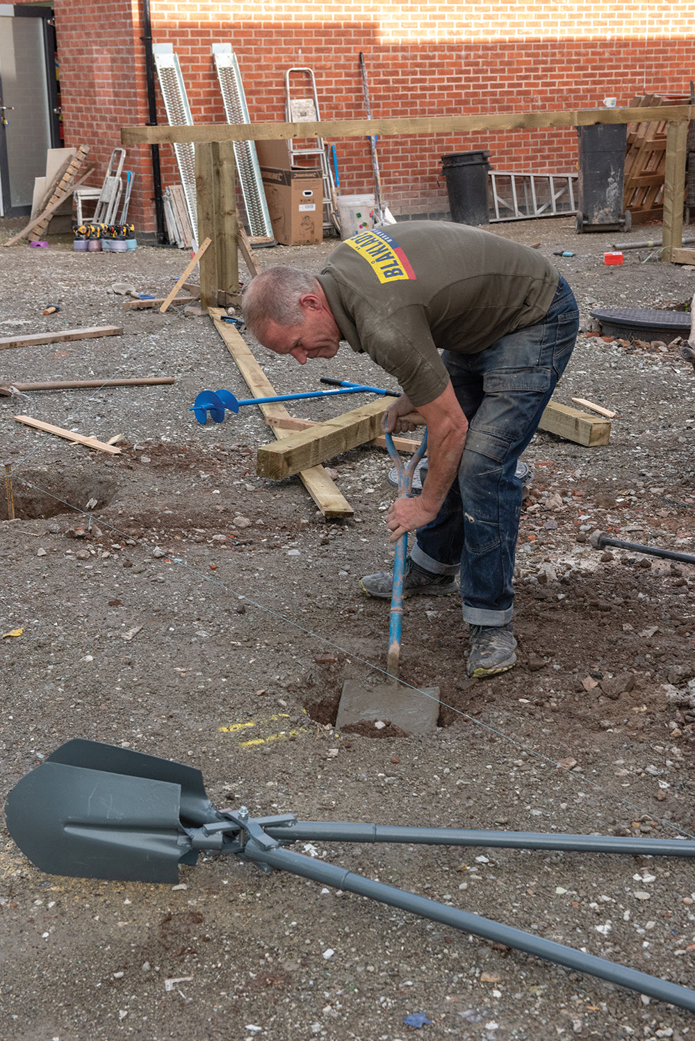 Silverline Solid Forged Round Mouth Shovel 1020mm