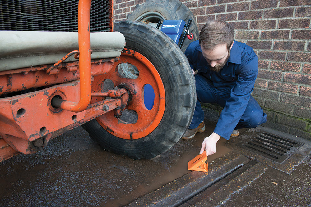 Silverline Folding Steel Wheel Chocks Pair