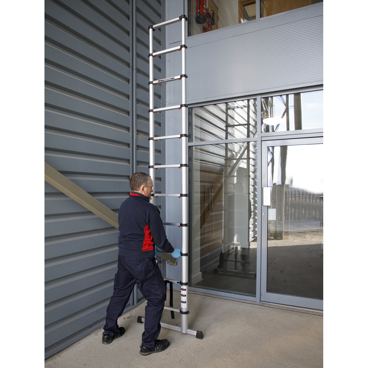 Sealey 11-Tread Trade Aluminium Telescopic Ladder EN 131 ATL11