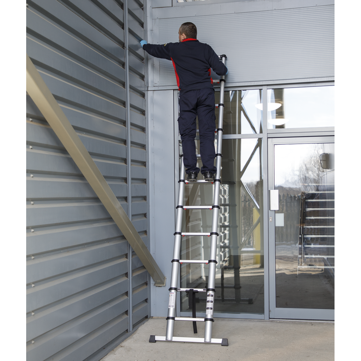 Sealey 11-Tread Trade Aluminium Telescopic Ladder EN 131 ATL11
