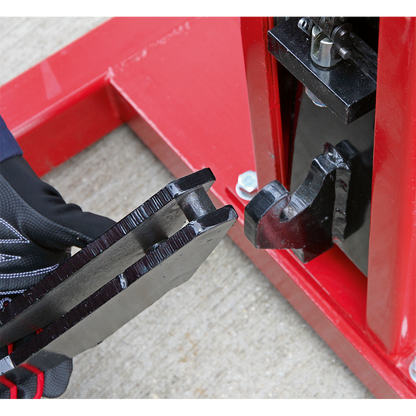 Sealey 1.5tonne Air/Hydraulic Vehicle Lift with Foot Pedal AVR1500FP