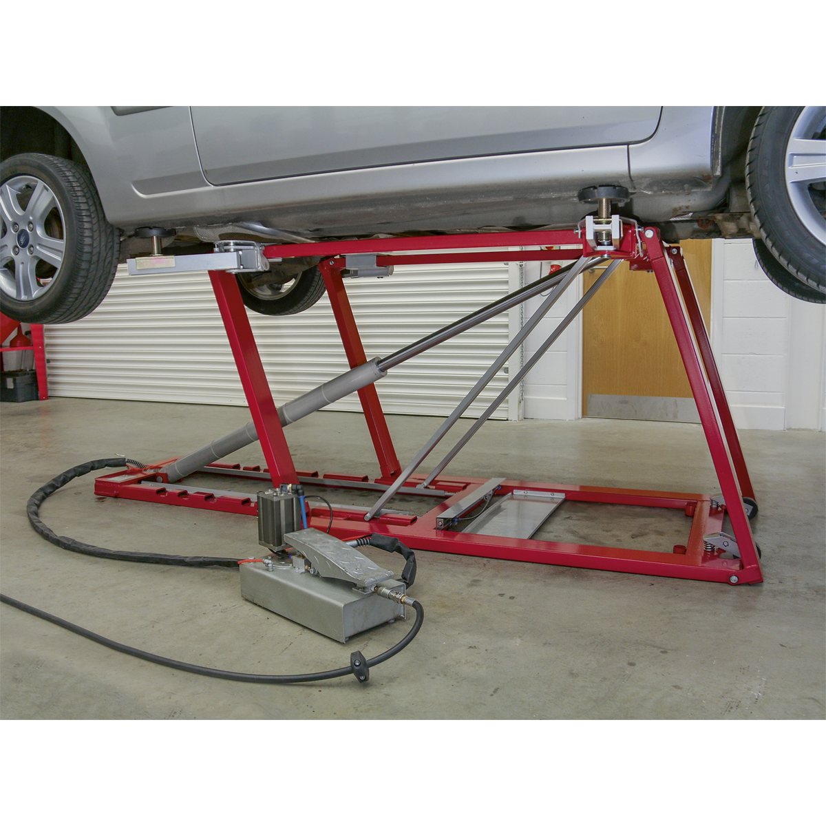 Sealey 2.5tonne Air/Hydraulic Vehicle Lift AVR2500A