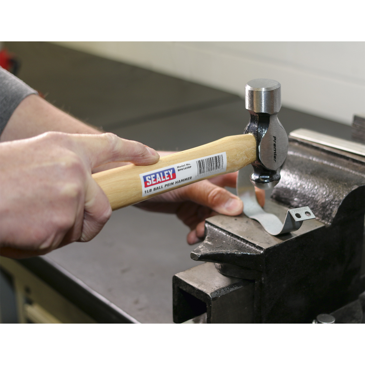 Sealey 1lb Ball Pein Hammer with Hickory Shaft BPH16