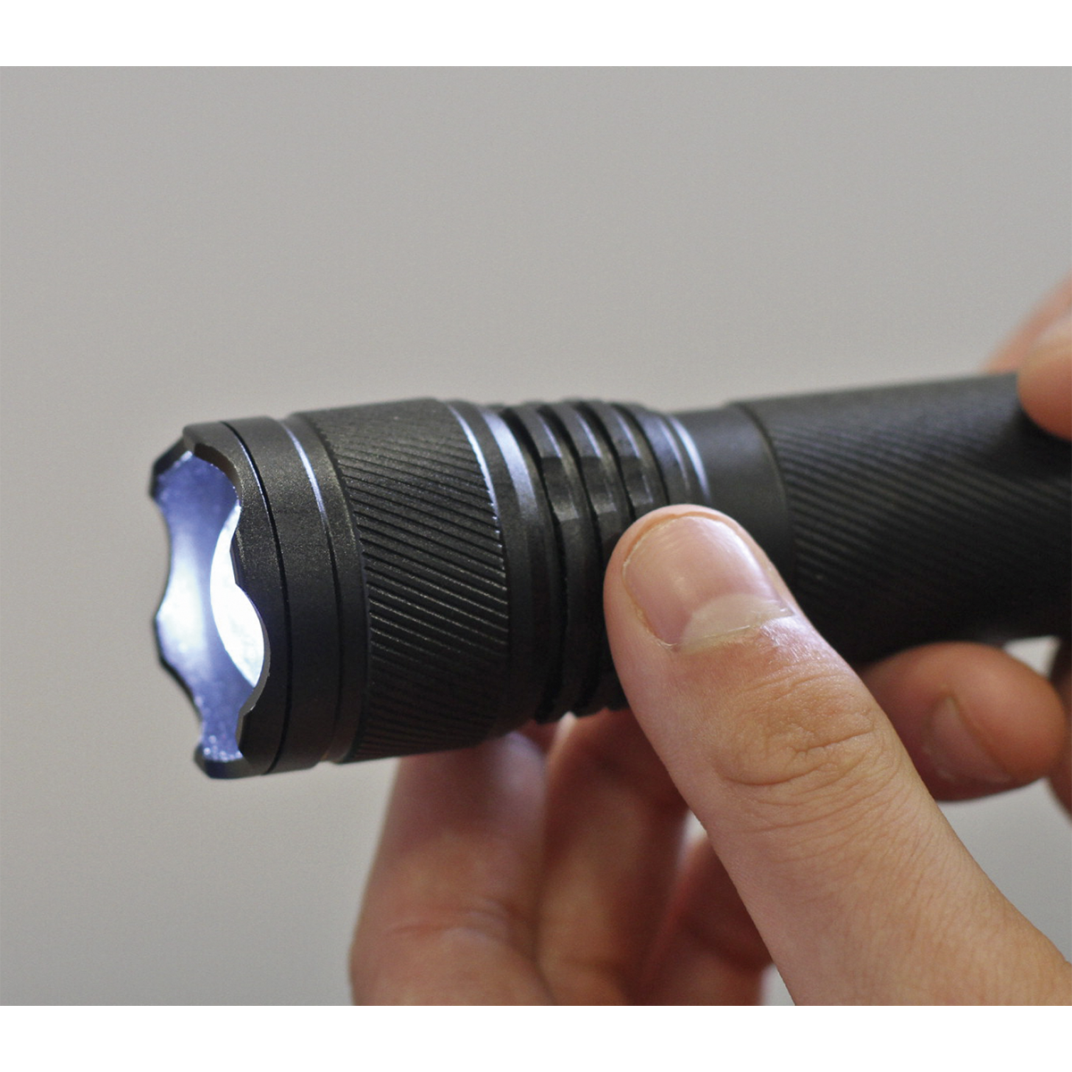 Sealey 3W XPE CREE* LED Aluminium Torch with Adjustable Focus LED444