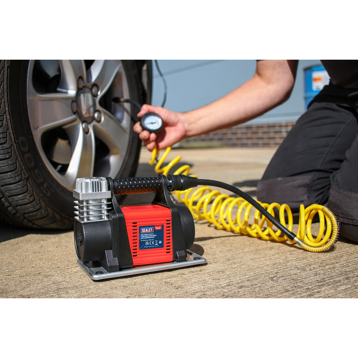 Sealey 12V Heavy-Duty Tyre Inflator/Mini Air Compressor MAC05