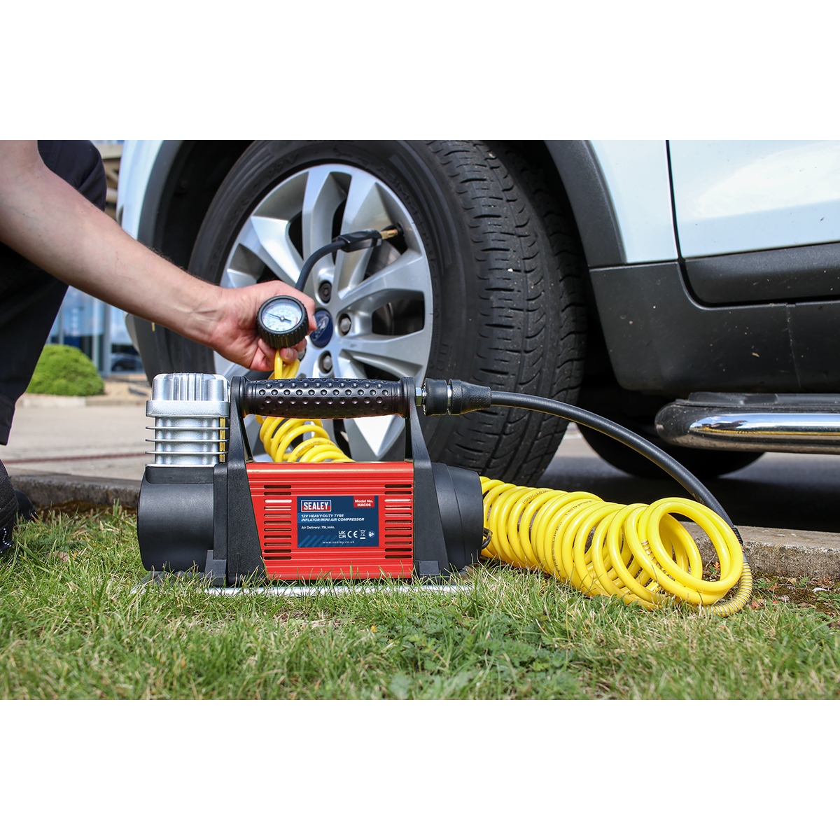Sealey 12V Heavy-Duty Tyre Inflator/Mini Air Compressor MAC06