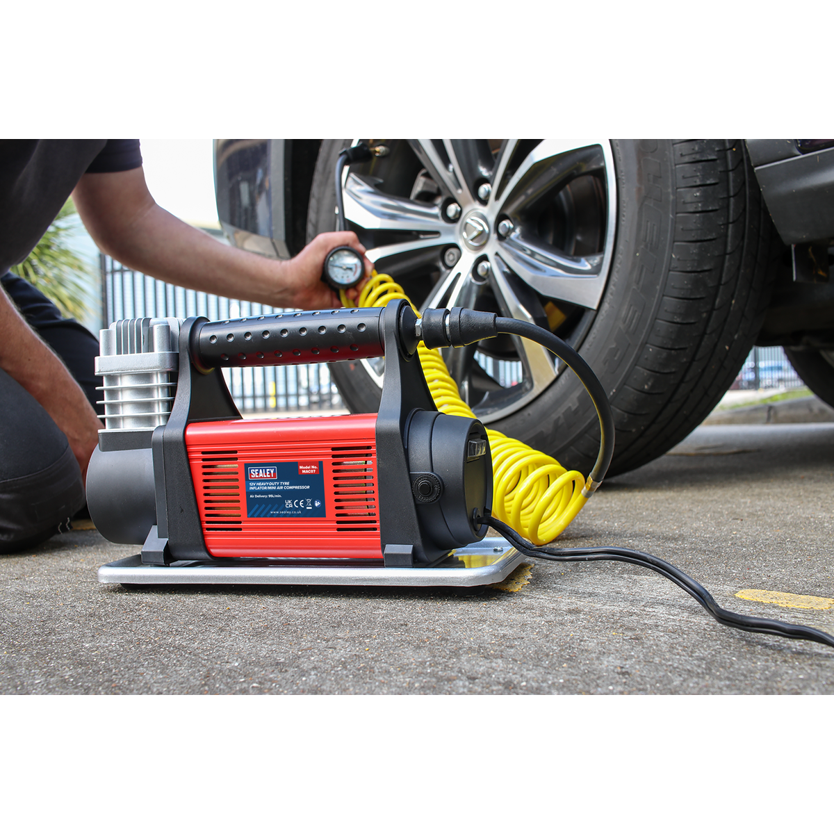 Sealey 12V Heavy-Duty Tyre Inflator/Mini Air Compressor MAC07