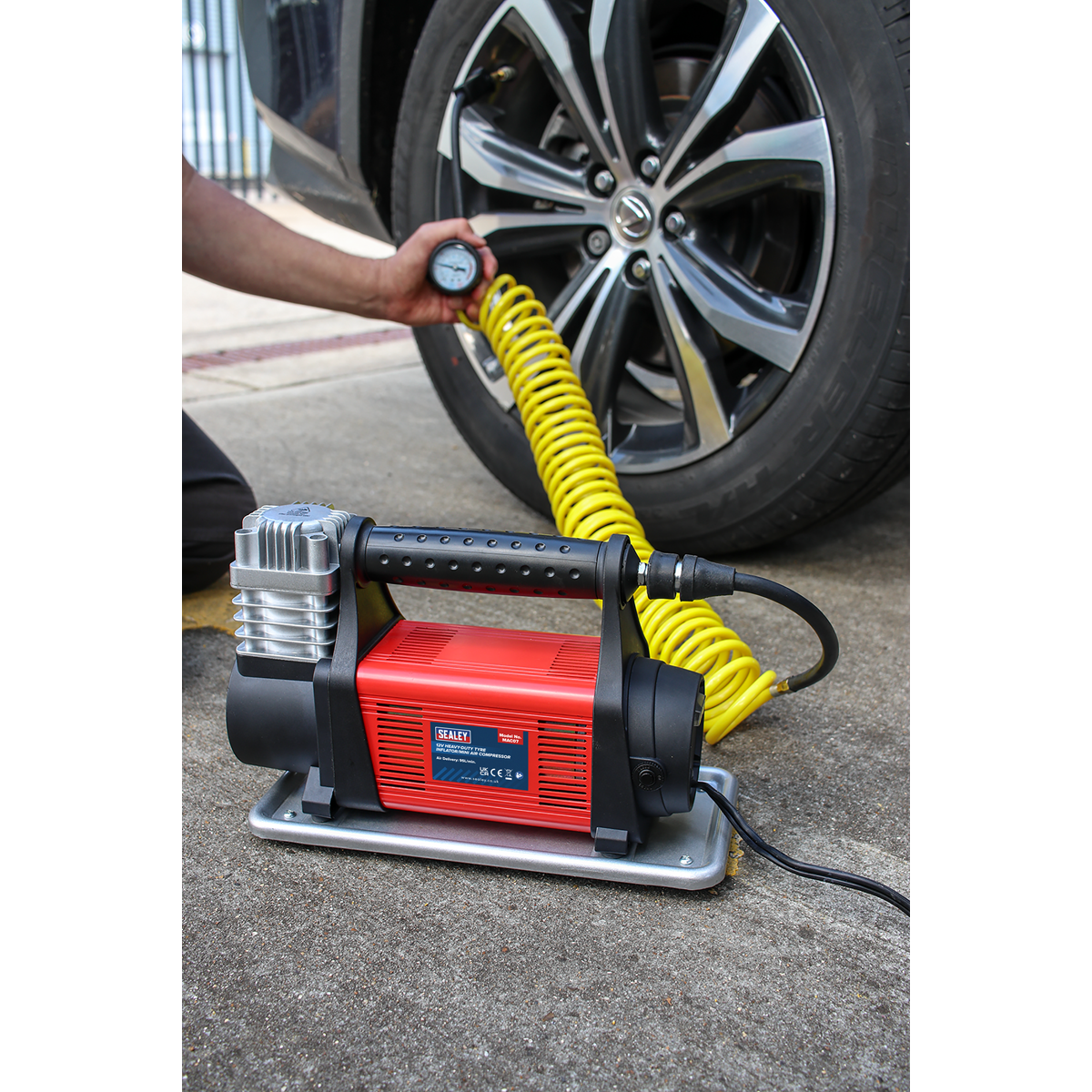 Sealey 12V Heavy-Duty Tyre Inflator/Mini Air Compressor MAC07