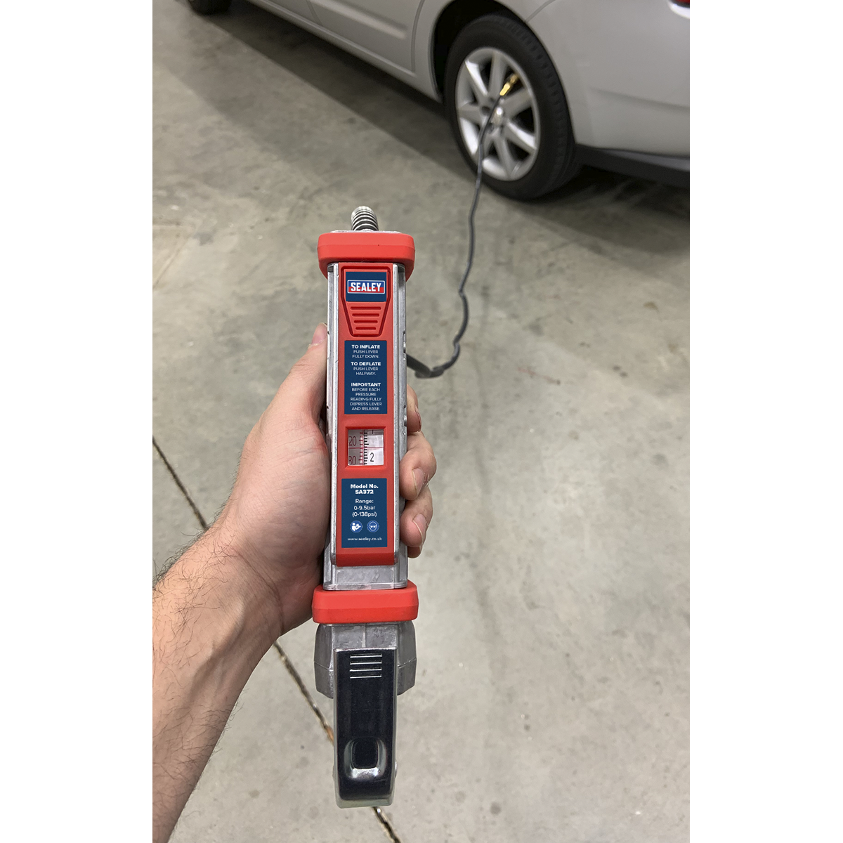 Sealey Tyre Inflator with 2.7m Hose & Clip-On Connector SA372