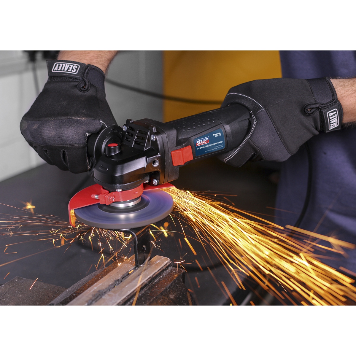 Sealey Ø115mm Angle Grinder 750W - Slim Body SGS115