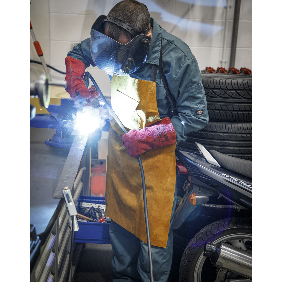 Sealey Heavy-Duty Leather Welding Apron SSP146
