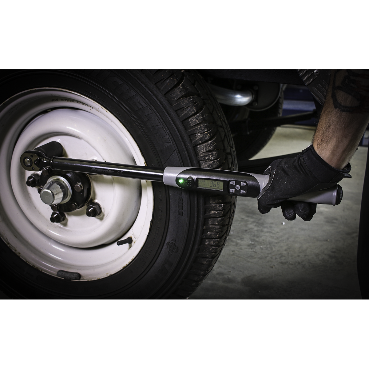 Sealey 1/2"Sq Drive Digital Torque Wrench with Angle Function 20-200Nm - Black Series STW306B