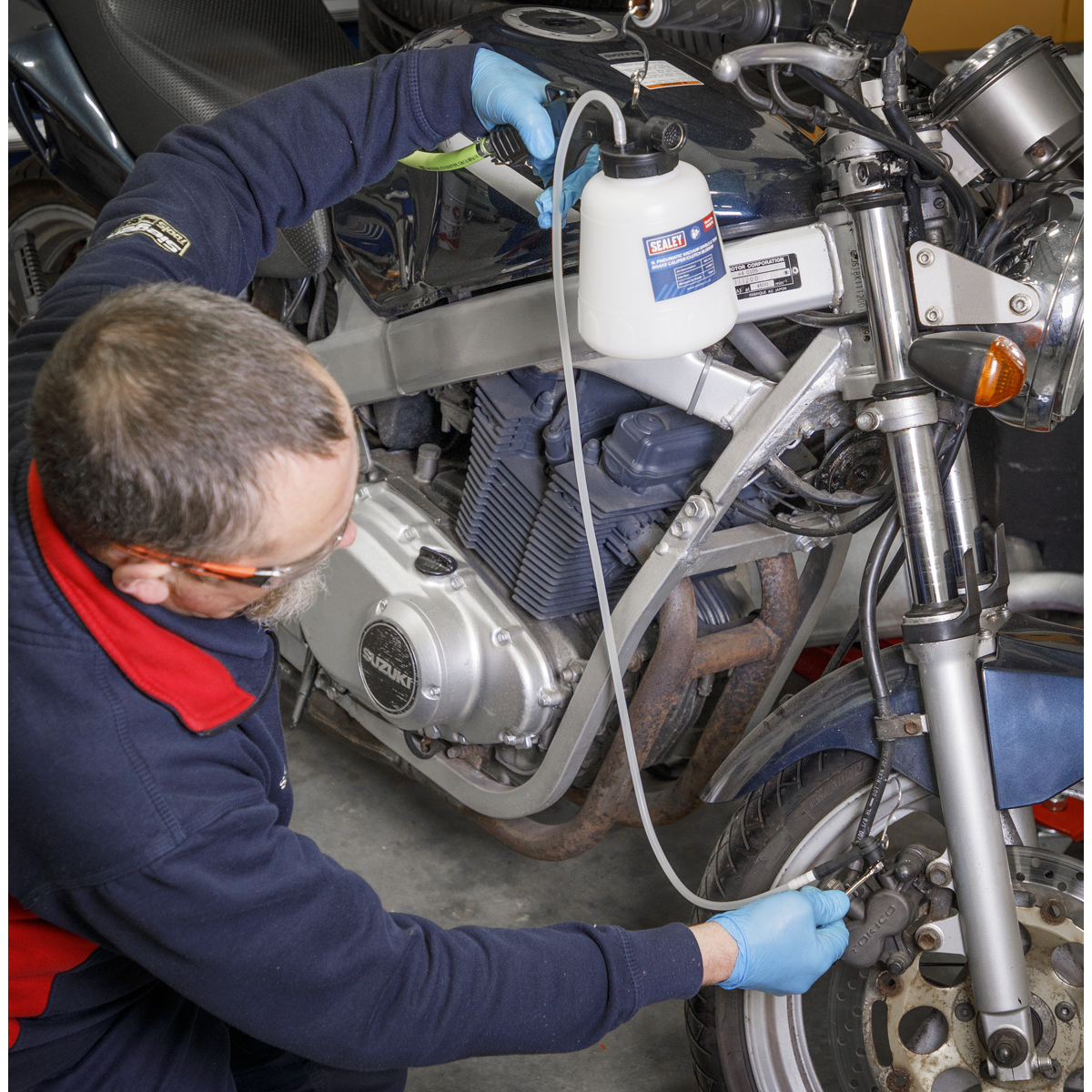 Sealey 1L Pneumatic Vacuum Single & Twin Brake Caliper/Clutch Bleeder VS020TC