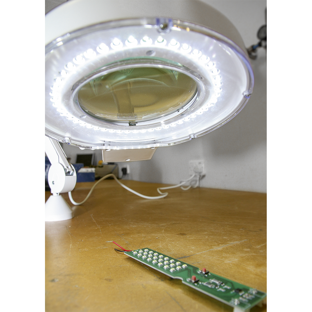 Sealey 48 SMD LED Bench Mounting Magnifying Work Light WL483D